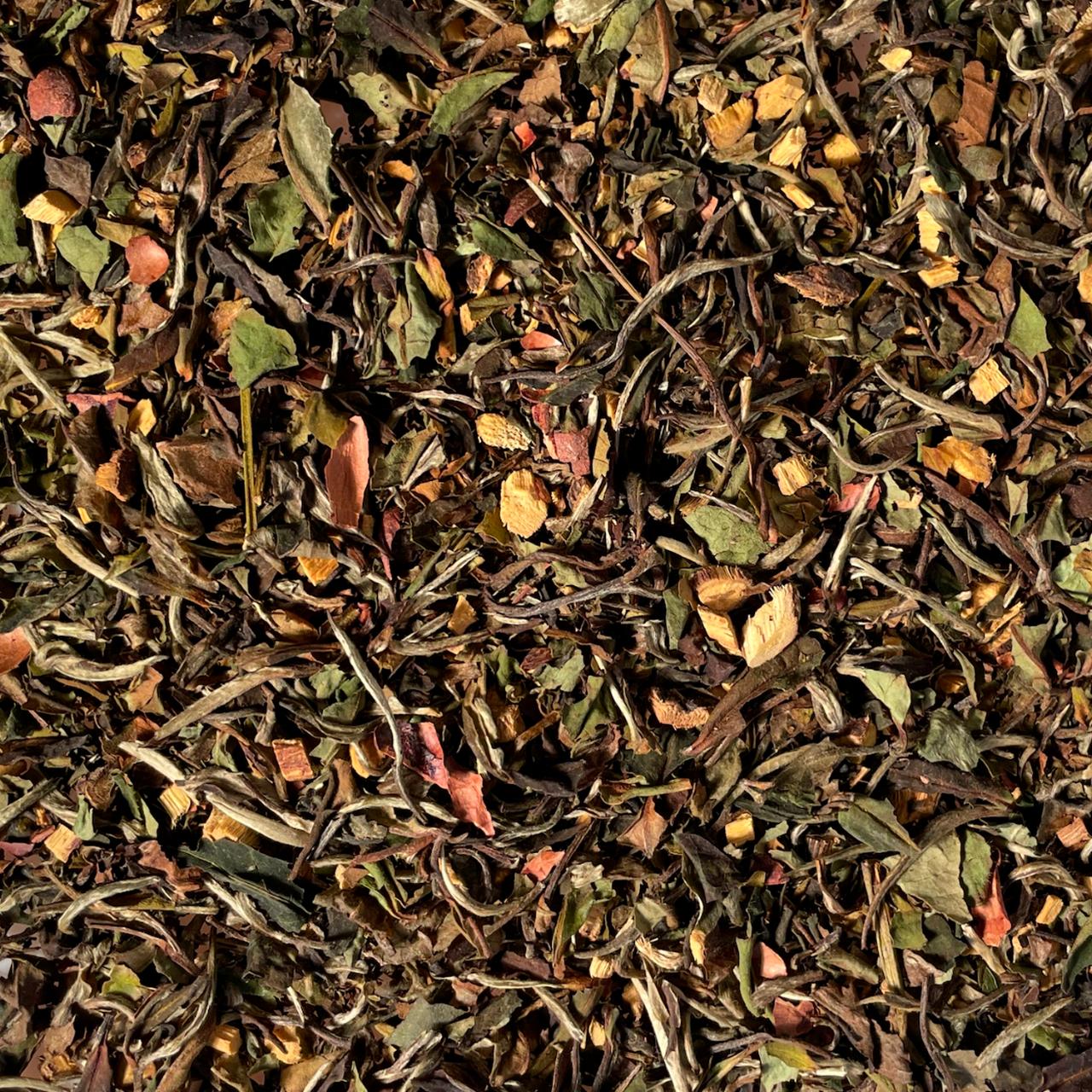 Hvid te med kakao og karamelsmag