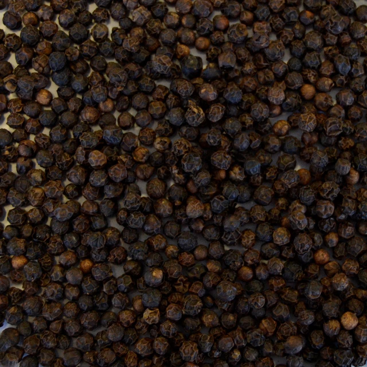 Hele sorte peberkorn